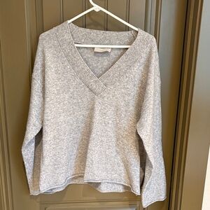 Everlane Cozy Stretch Gray V-Neck Sweater Size Medium
